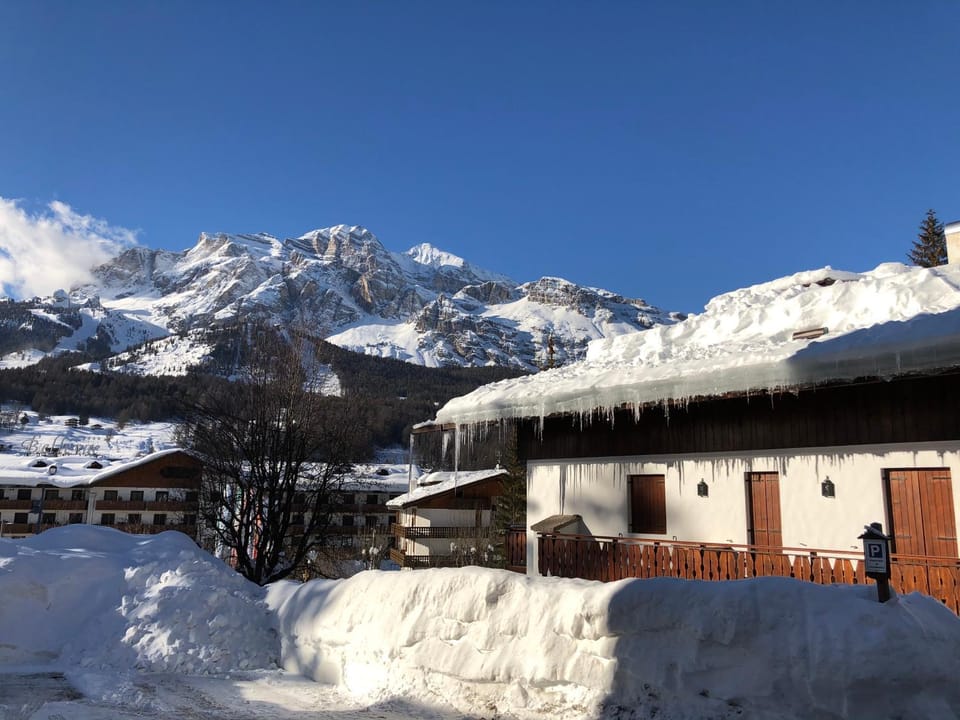 Property building, Neighbourhood, Natural landscape, Winter, Hiking, Mountain view