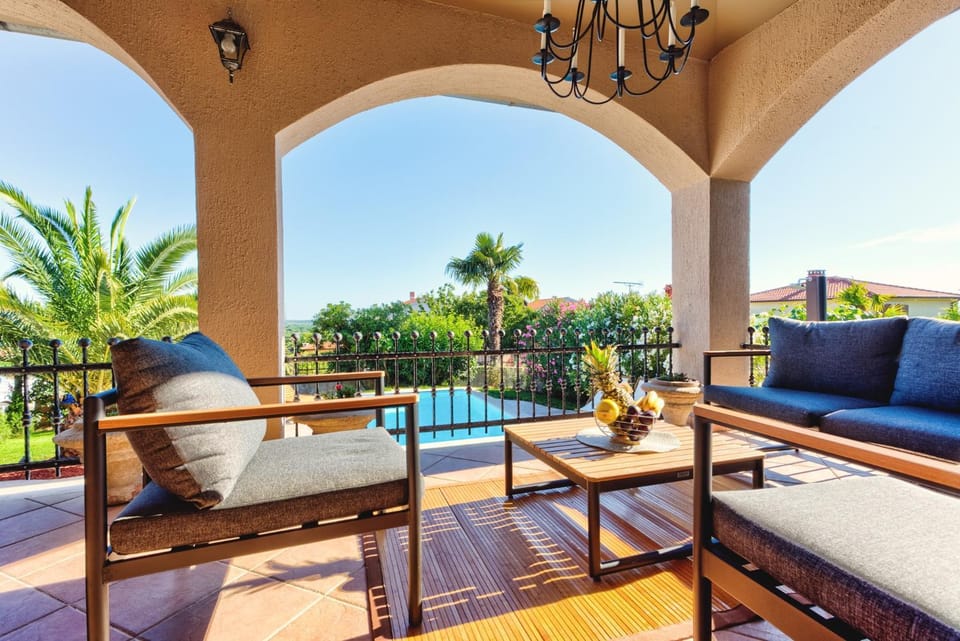Balcony/Terrace, Pool view, hair dresser