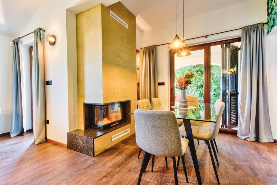 Living room, Seating area, Dining area, flat iron