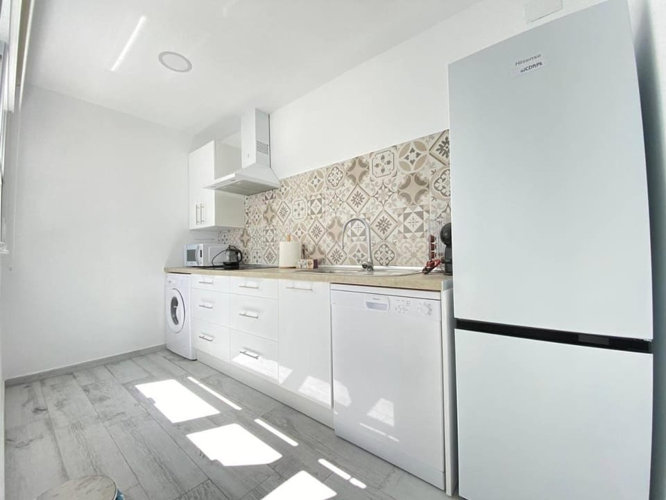 Kitchen or kitchenette, dishwasher, stove, toaster