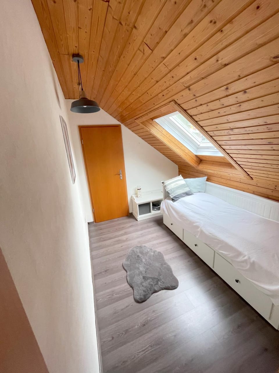 Photo of the whole room, Bedroom