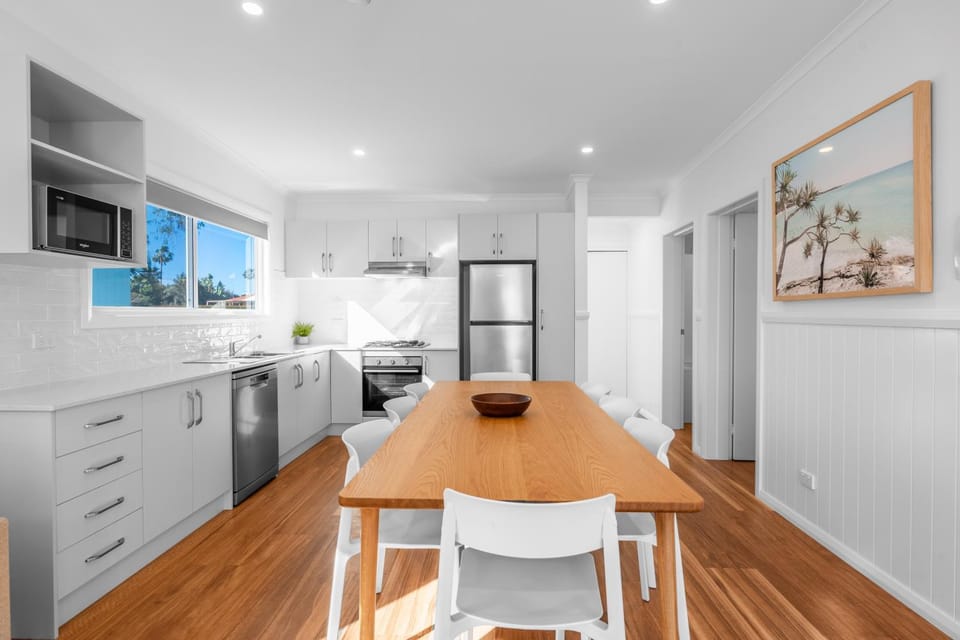 Kitchen or kitchenette, Dining area, dishwasher, oven, stove