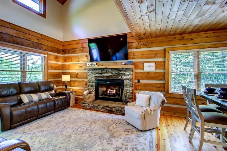 Living room, Seating area, Evening entertainment