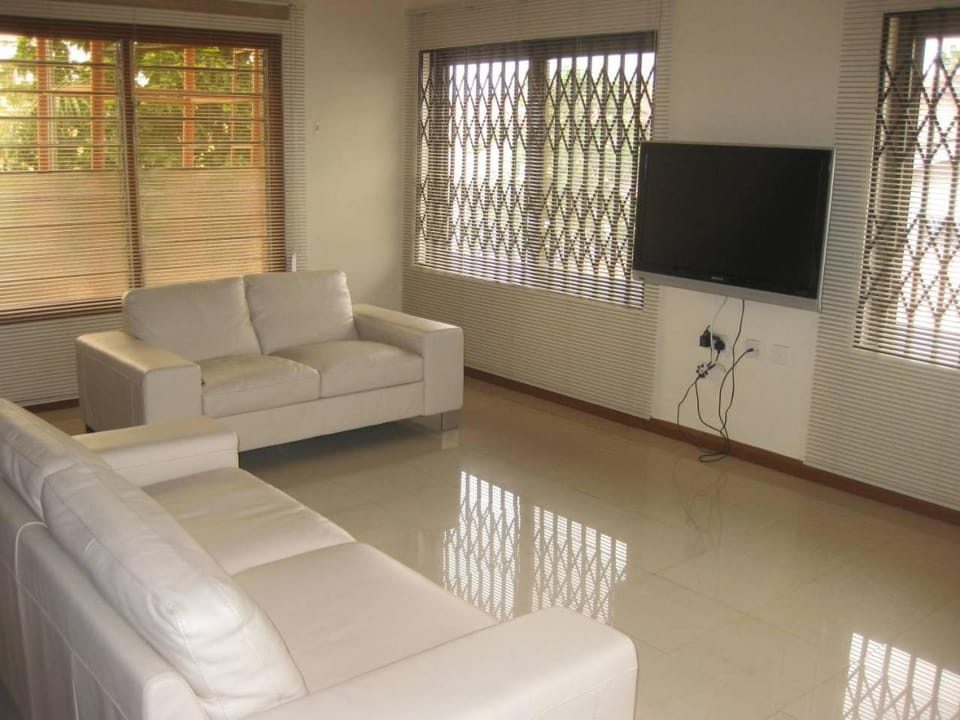 Communal lounge/ TV room, TV and multimedia, Living room