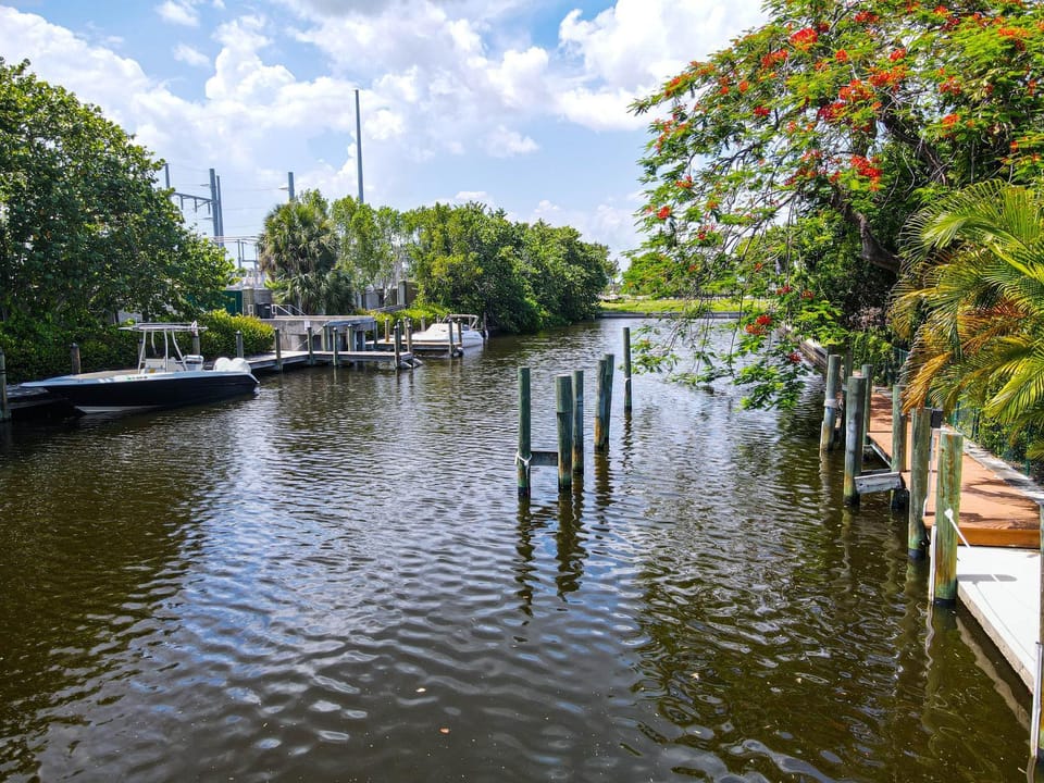 Waterfront Pool Villa with Sailboat access Villa in Cape Coral