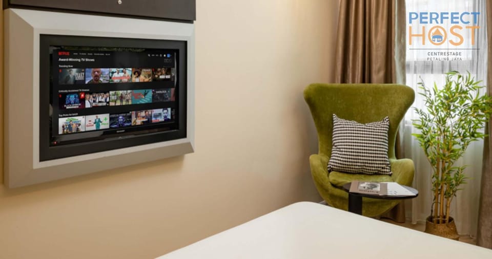 Communal lounge/ TV room, Bed, TV and multimedia, Seating area, Evening entertainment, Bedroom