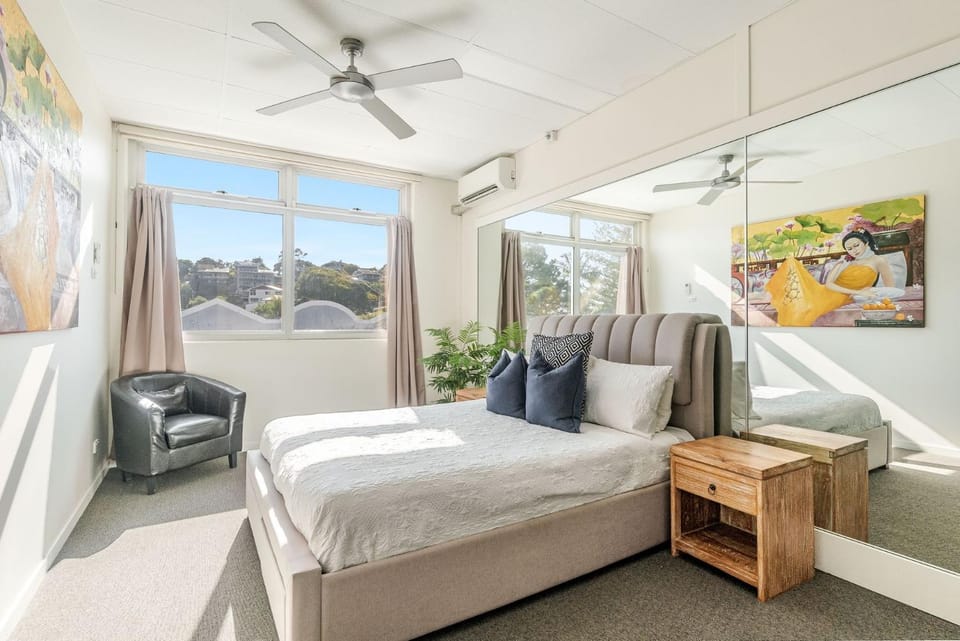 Bed, Photo of the whole room, Bedroom, air conditioner