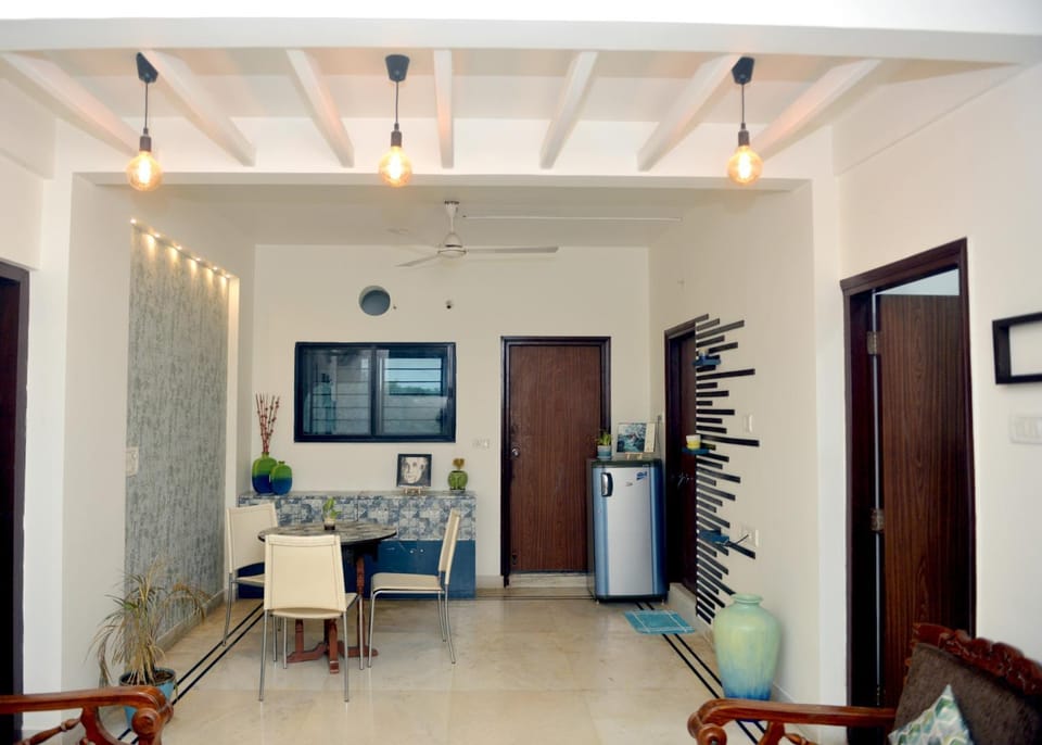 Kitchen or kitchenette, Living room, Lobby or reception, Seating area, Dining area, Communal kitchen