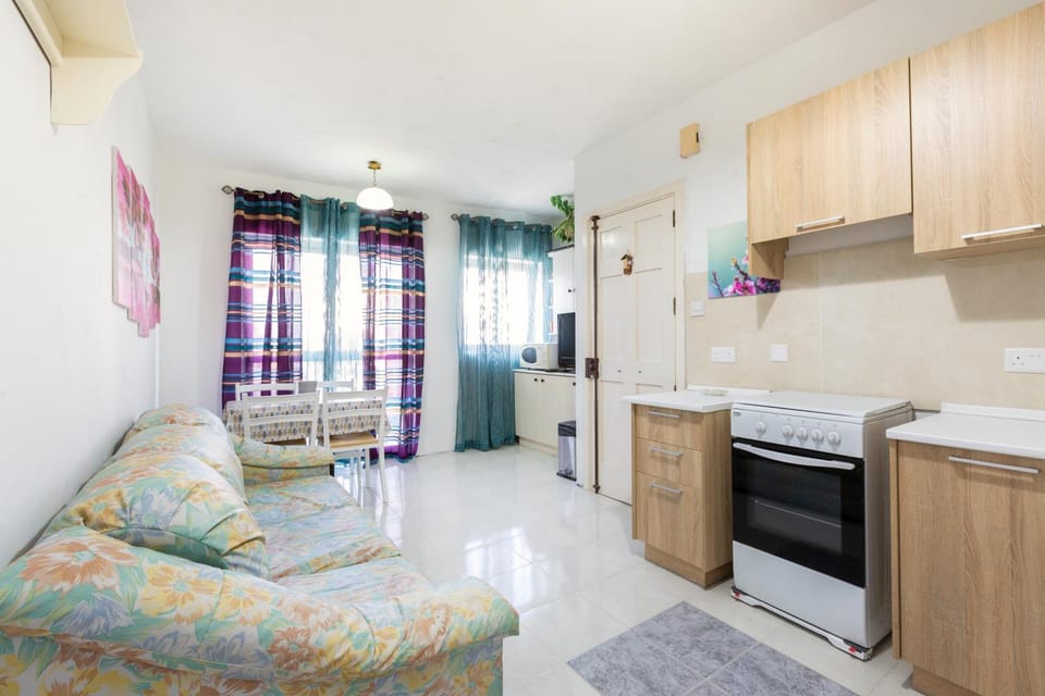 Kitchen or kitchenette, Living room, Seating area