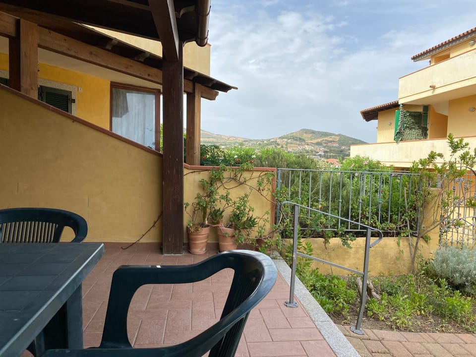 Balcony/Terrace, Mountain view