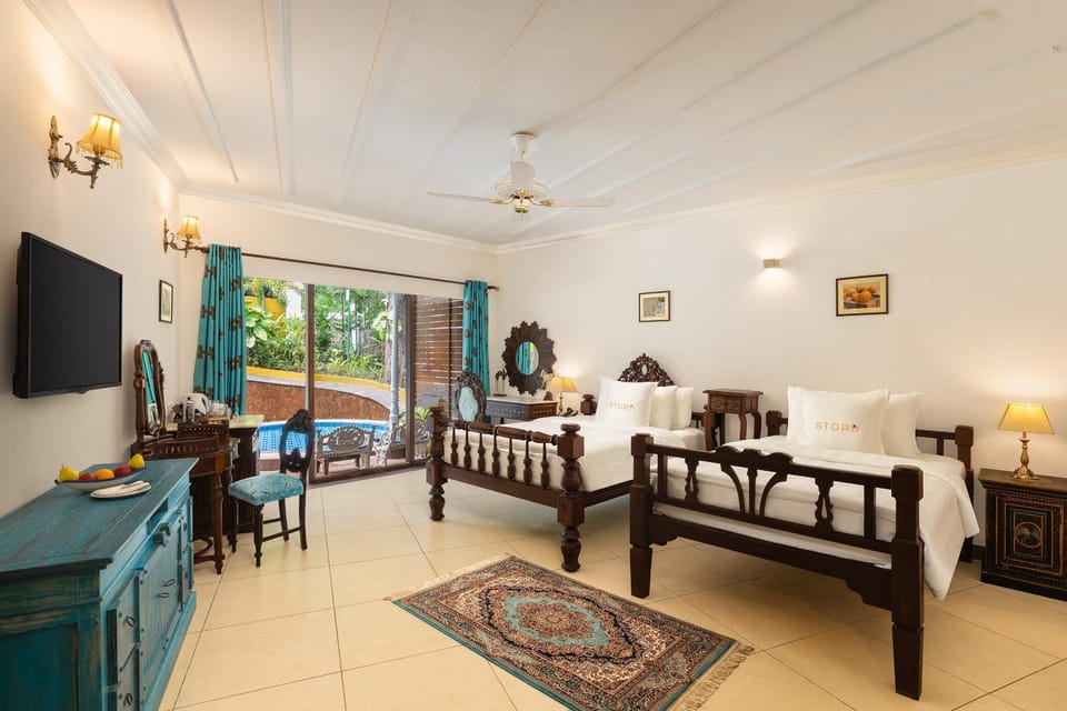Bed, TV and multimedia, Photo of the whole room, Seating area, Dining area, Bedroom, Quiet street view, fireplace