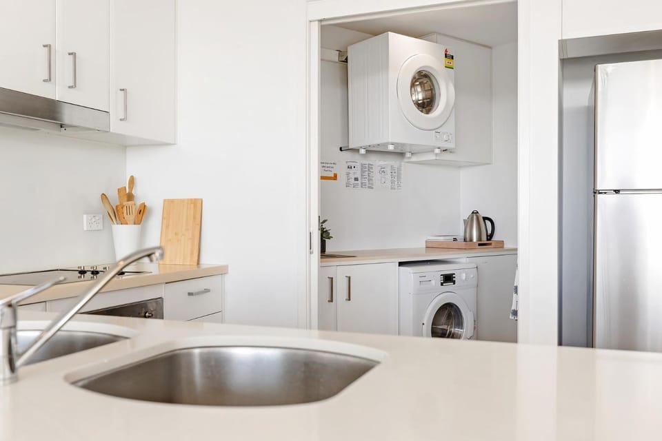 Kitchen or kitchenette, washing machine, dryer