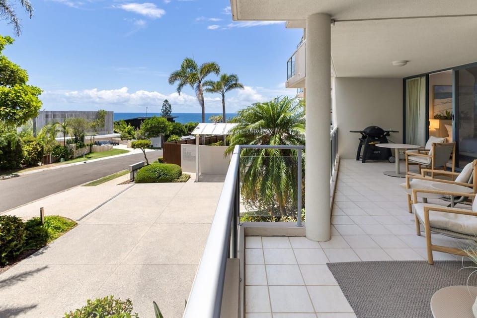 Unit 3 21 Park Generous and Comfortable Beachside Abode Apartment in Sunrise Beach