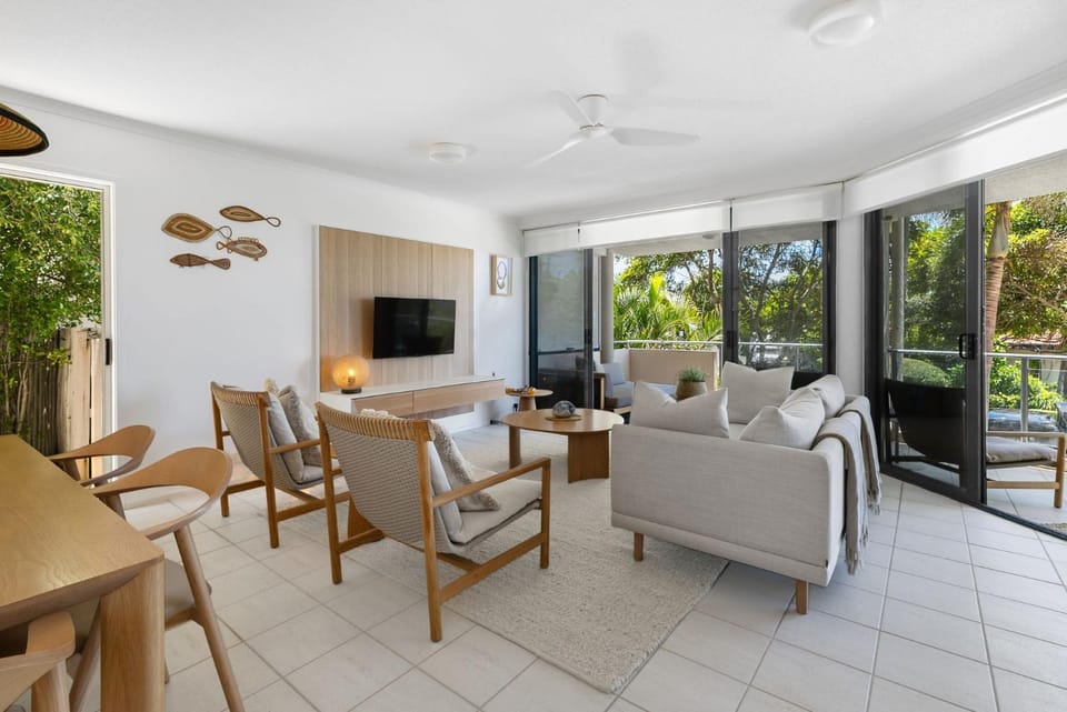 Unit 3 21 Park Generous and Comfortable Beachside Abode Apartment in Sunrise Beach