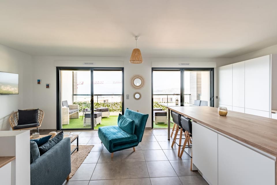 Living room, Dining area