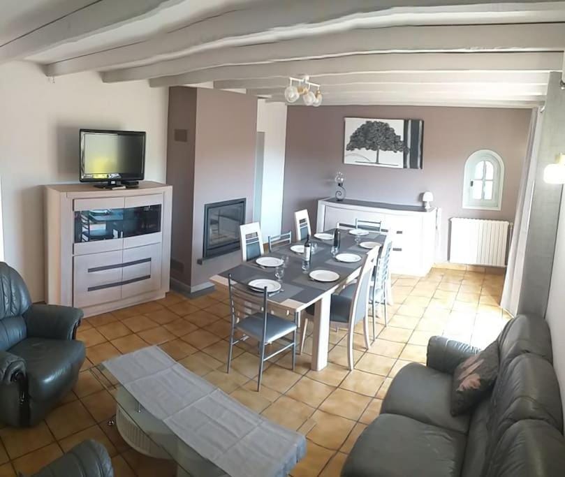 Living room, Dining area
