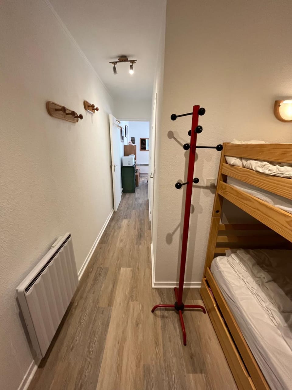 Pied pistes Rés FACE SUD Studio cabine 4 pers Parking couvert Cabin in Occitanie