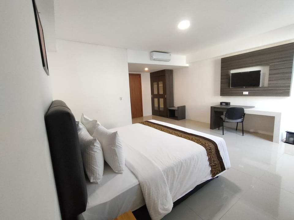 Bed, TV and multimedia, Photo of the whole room, Bedroom, air conditioner