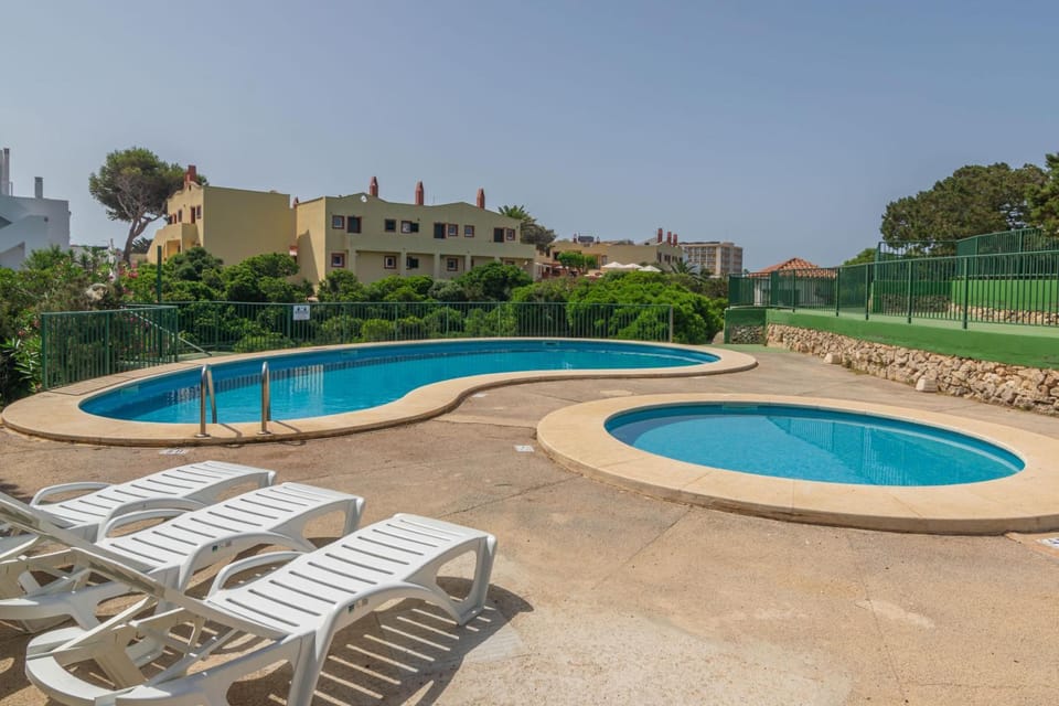 Property building, Other, Swimming pool, sunbed