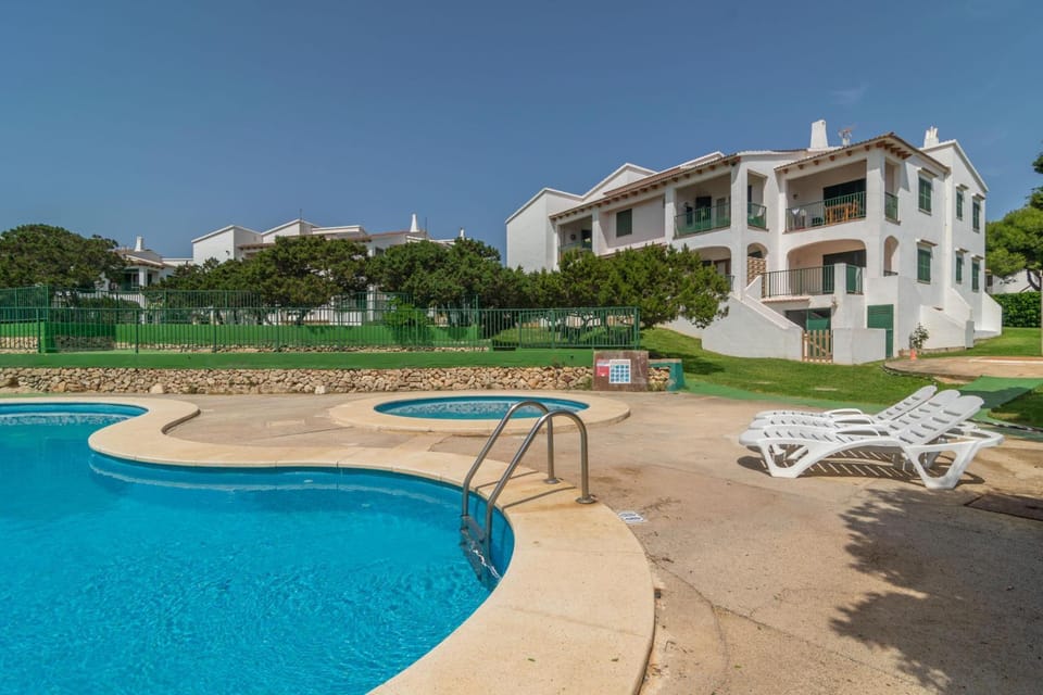 Property building, Other, Swimming pool, sunbed