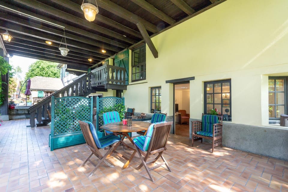 Patio, Dining area