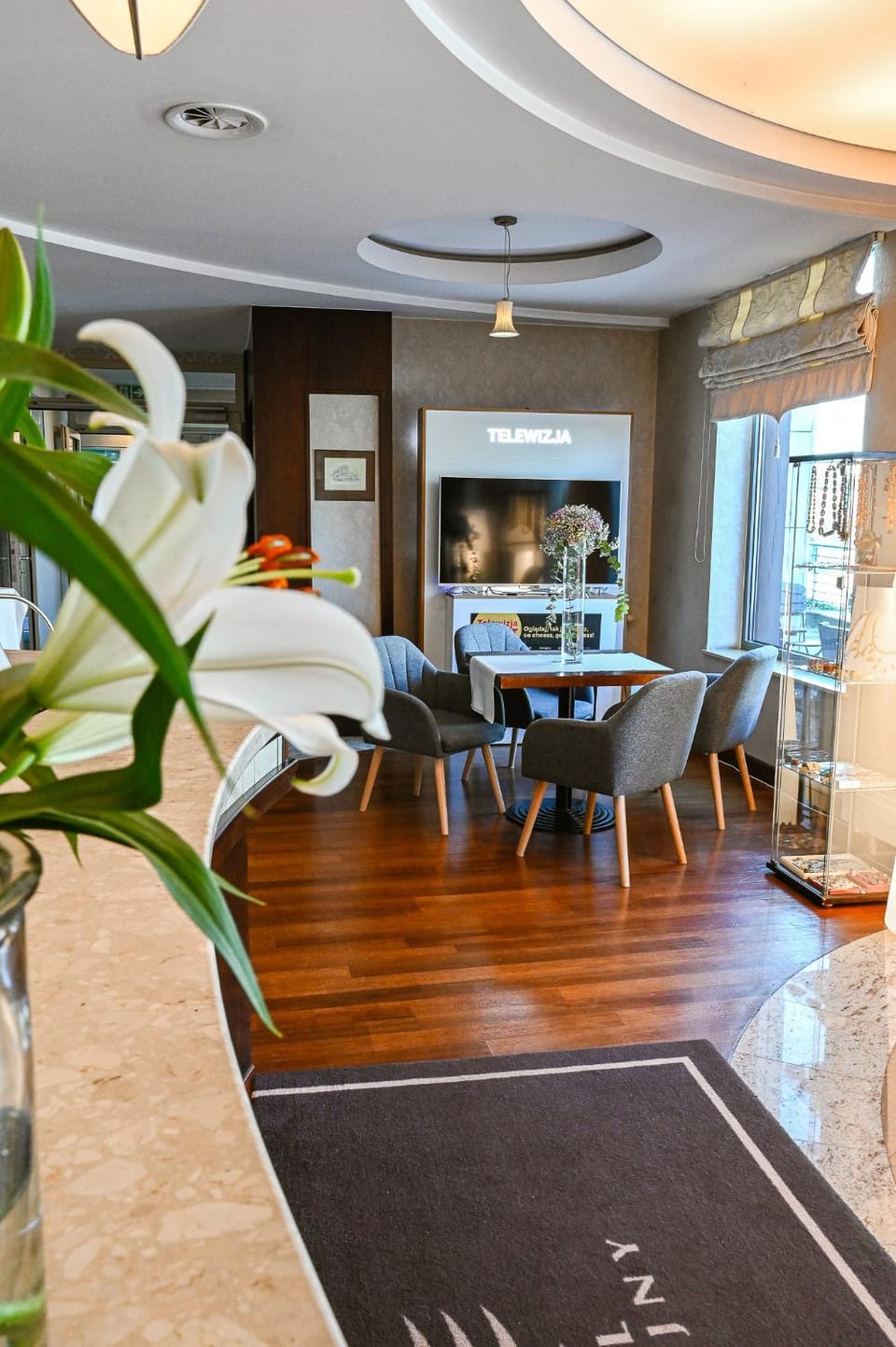 TV and multimedia, Lobby or reception