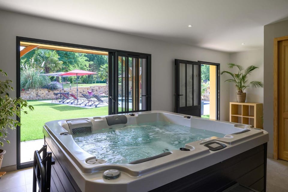 Hot Tub, Spa and wellness centre/facilities