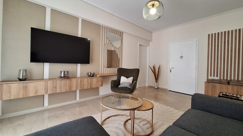 Summer, TV and multimedia, Living room, Seating area