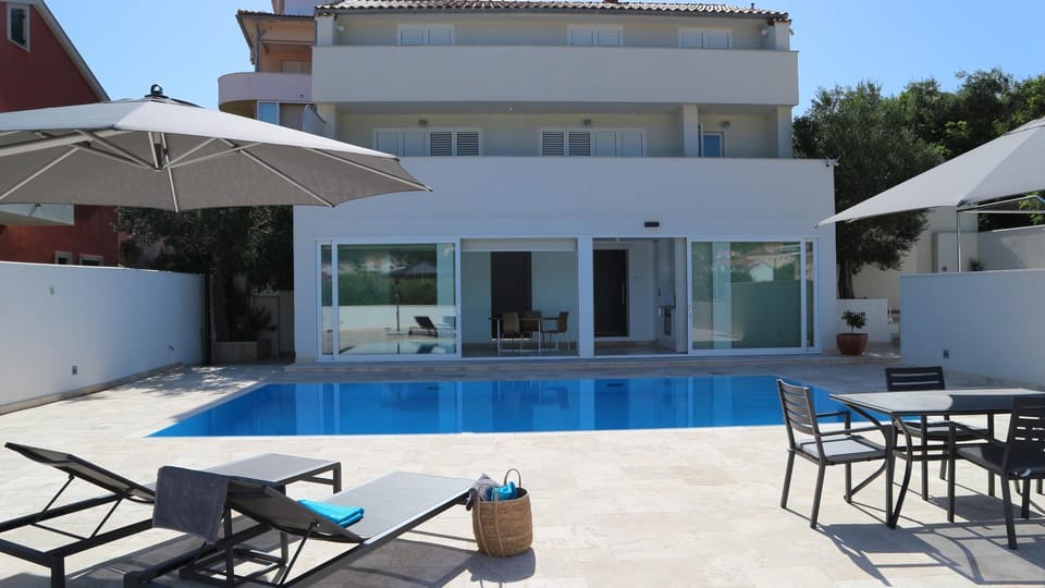 Property building, Swimming pool