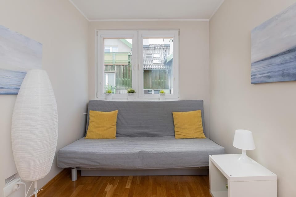 Bed, Living room, Photo of the whole room, Seating area, Bedroom