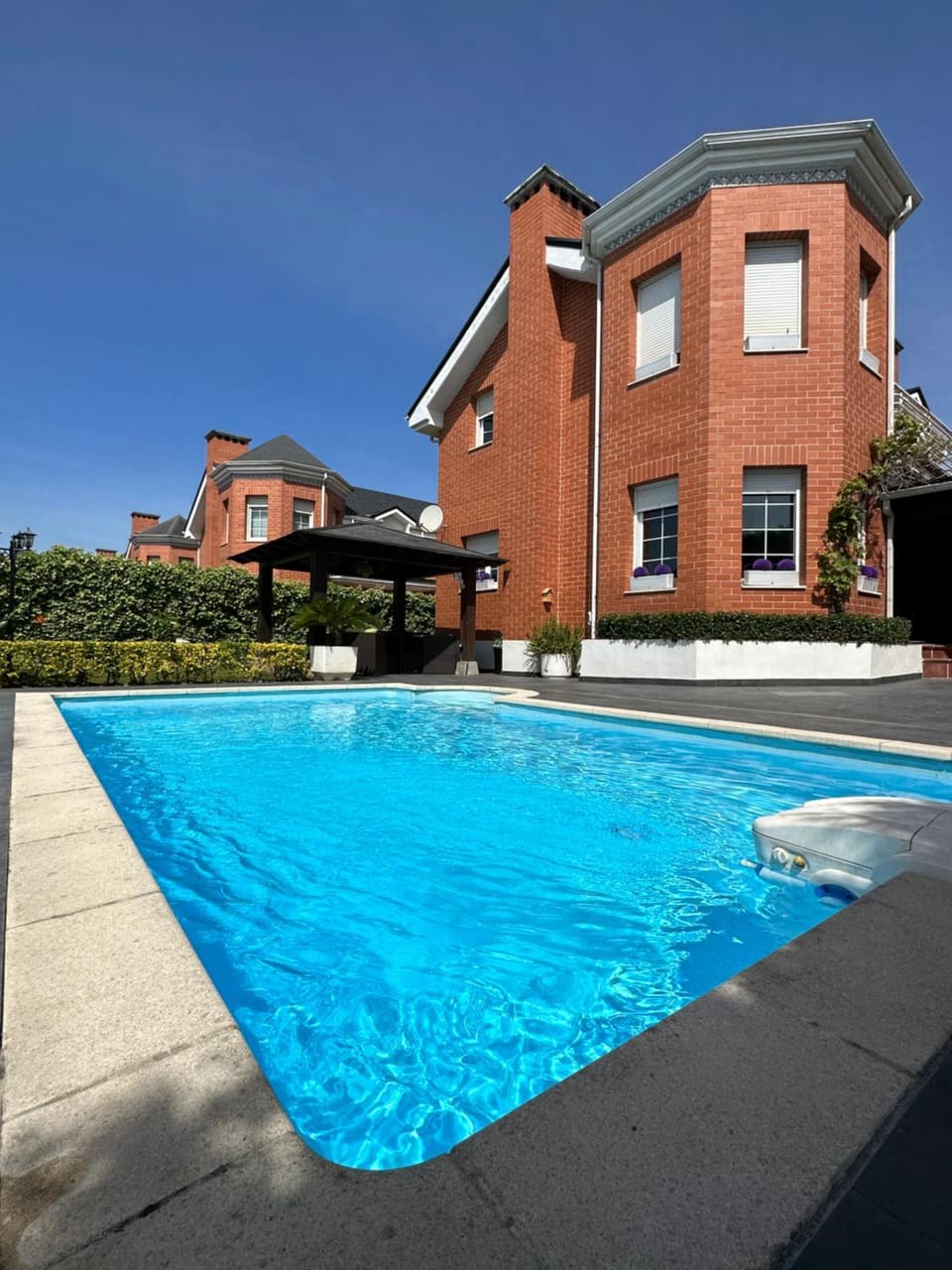Property building, Swimming pool