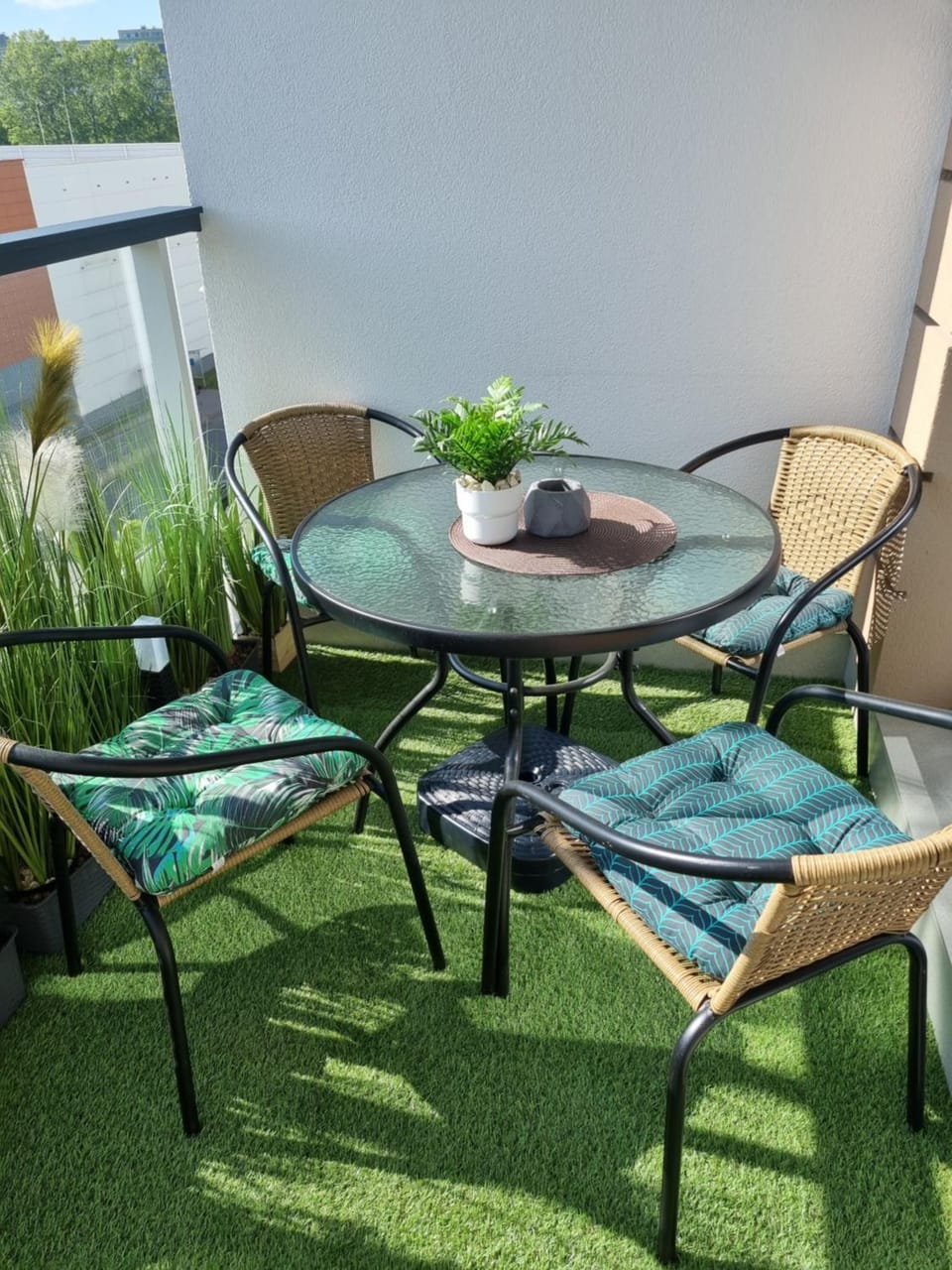 Patio, Day, Seating area