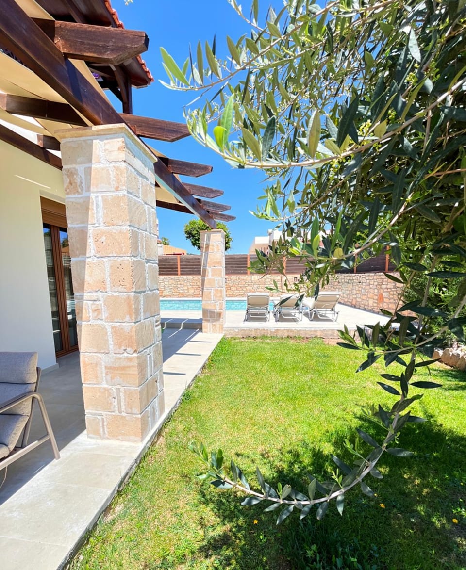 Property building, Spring, Day, Garden, Garden view