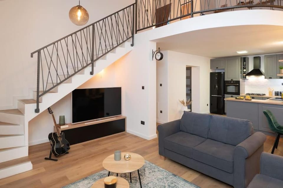TV and multimedia, Seating area