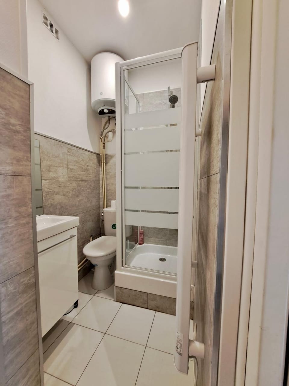 Shower, Toilet, Bathroom, towels