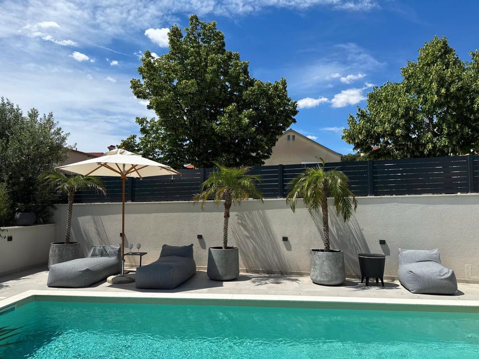 Day, Pool view, Swimming pool, sunbed