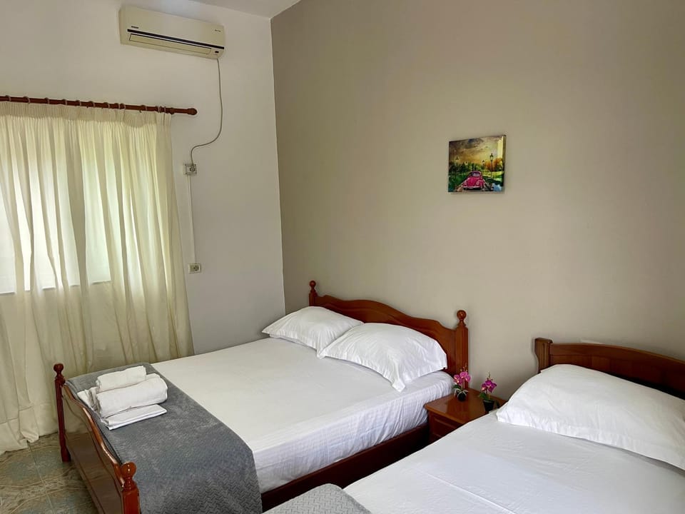 Bed, Photo of the whole room, Bedroom, air conditioner