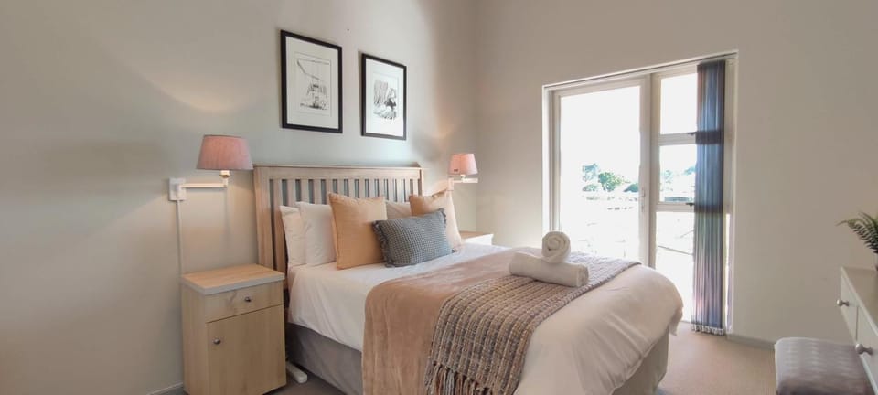 The Goose - 4 sleeper - Golf BBQ & Sunny Patio Apartment in Plettenberg Bay