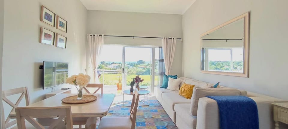 The Goose - 4 sleeper - Golf BBQ & Sunny Patio Apartment in Plettenberg Bay