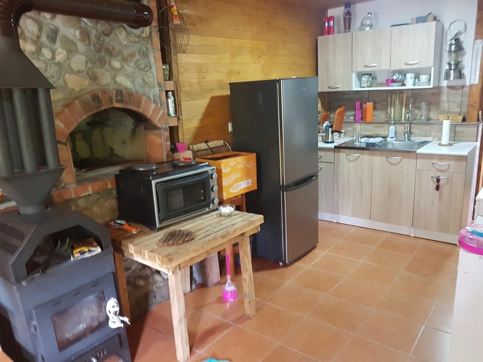 BBQ facilities, Kitchen or kitchenette, Communal kitchen