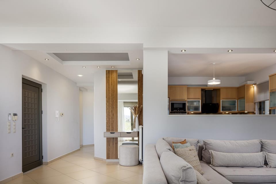 Quiet Villa Aviana,garden, heated pool,BBQ,jacuzzi Villa in Crete