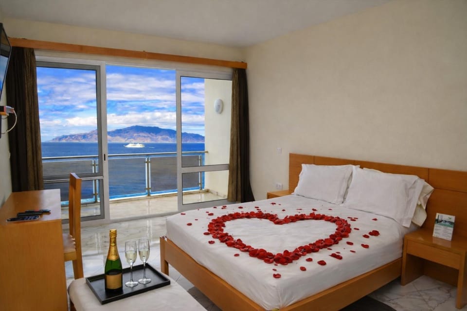 Photo of the whole room, Decorative detail, Sea view