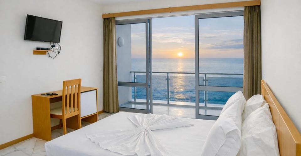 Bed, Photo of the whole room, Sea view