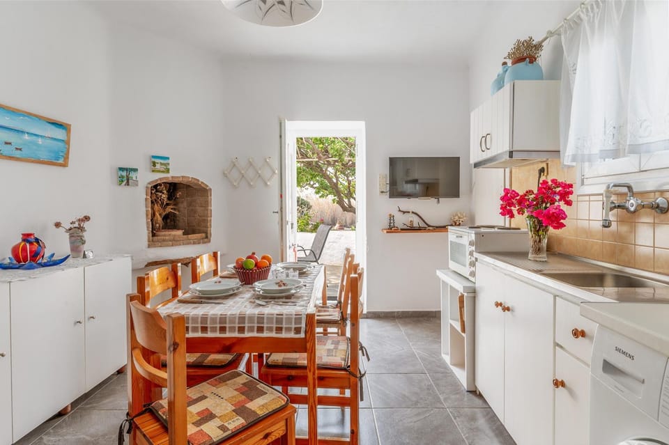 Property building, Kitchen or kitchenette, Living room