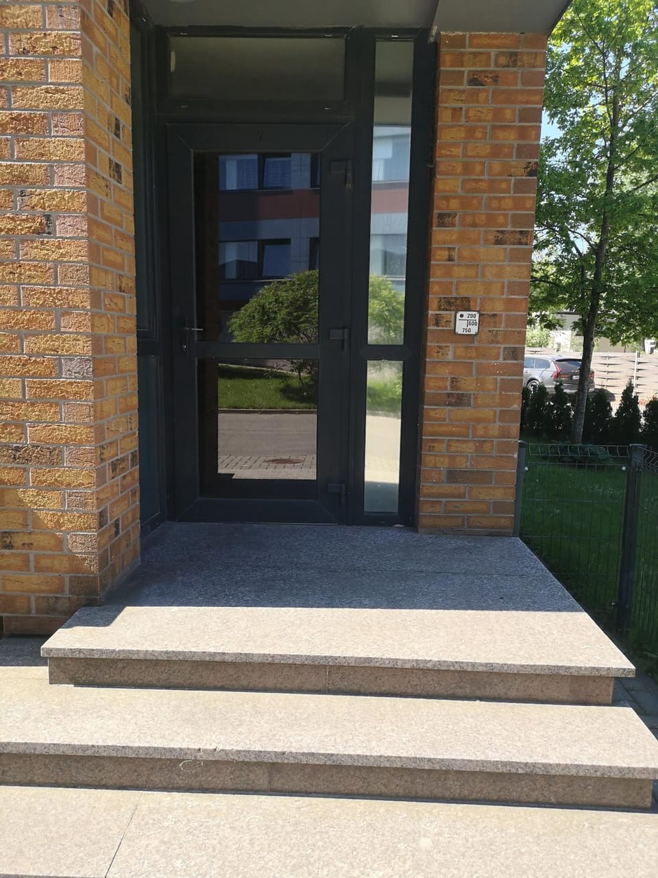 Facade/entrance