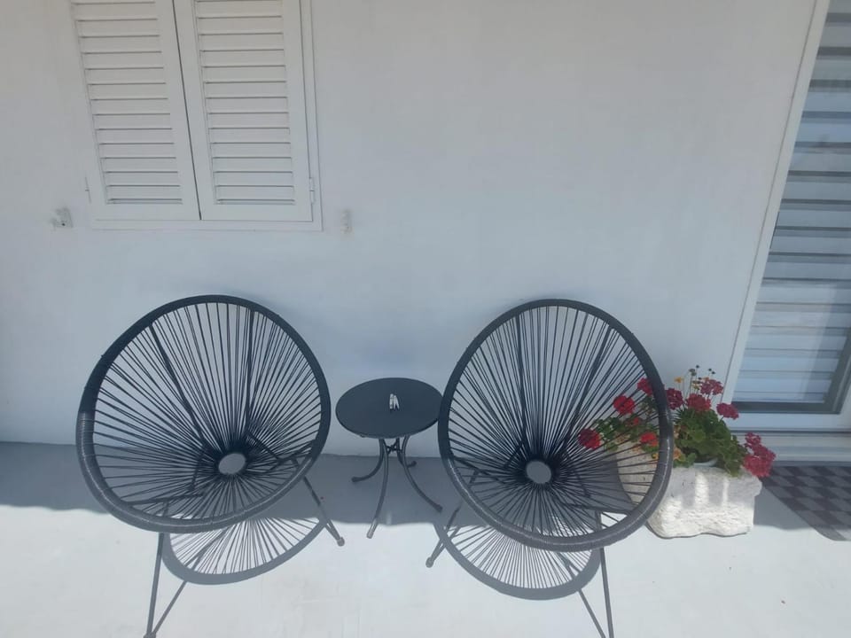 Patio, Day, Balcony/Terrace