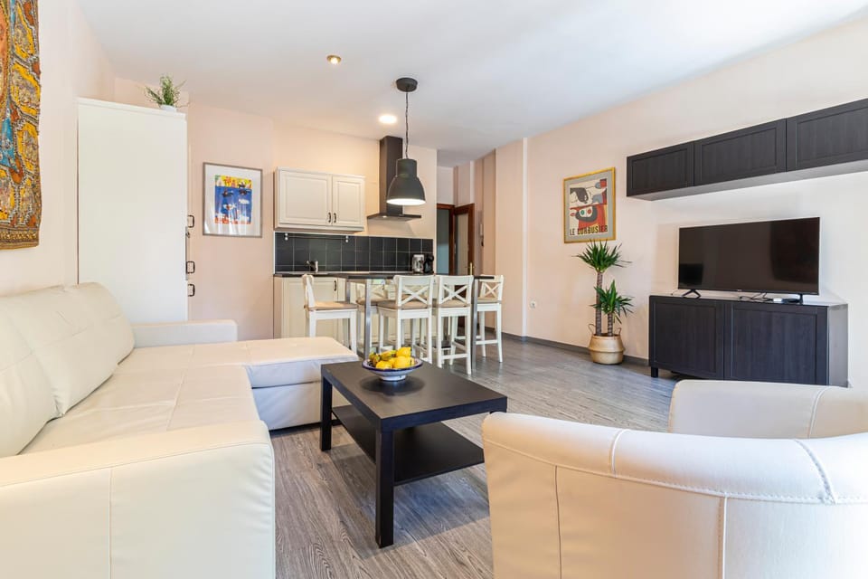 Communal lounge/ TV room, TV and multimedia, Kitchen or kitchenette, Living room, Seating area, Evening entertainment