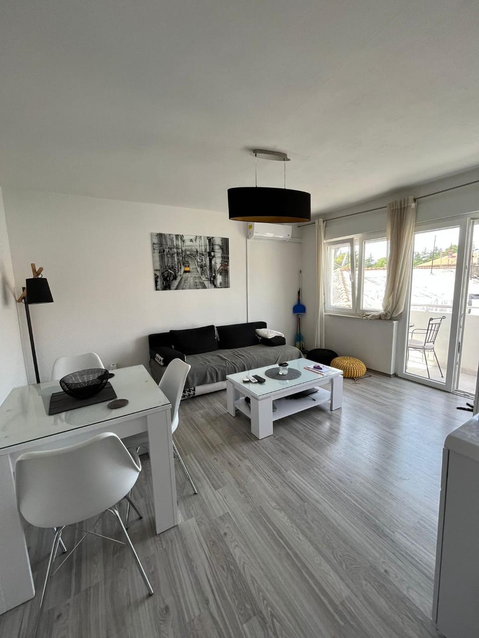 Living room, Seating area, Dining area