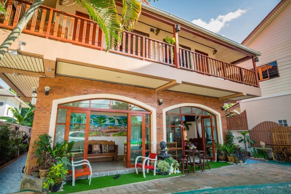 Property building, Communal lounge/ TV room, Garden