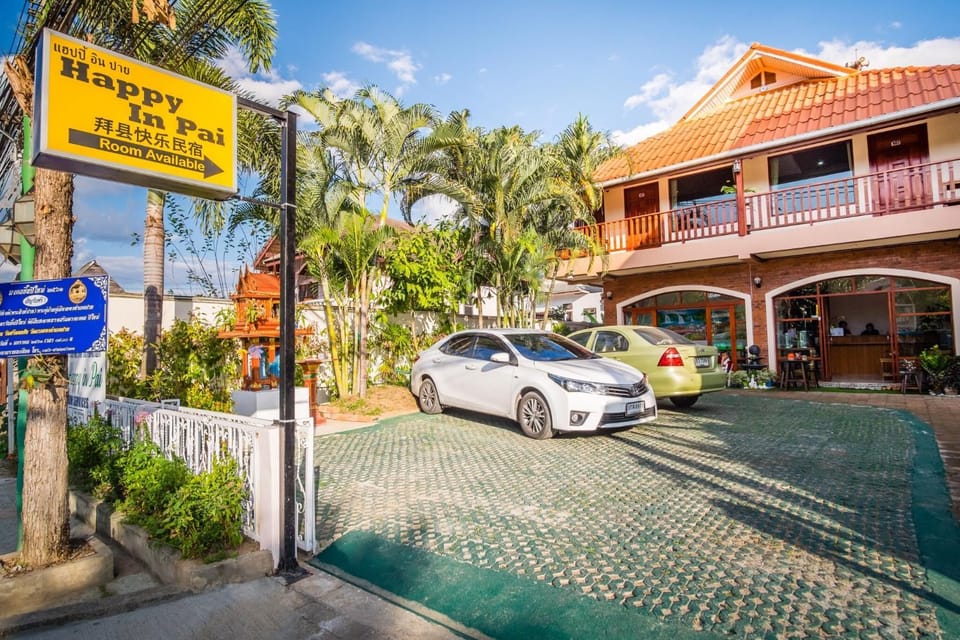 Property building, Facade/entrance, Garden, Parking